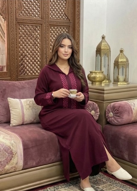 جلابة مغربية برغندي المعلم الطرز — Djellaba marocaine bordeaux Maâlem broderie Zahi Mode